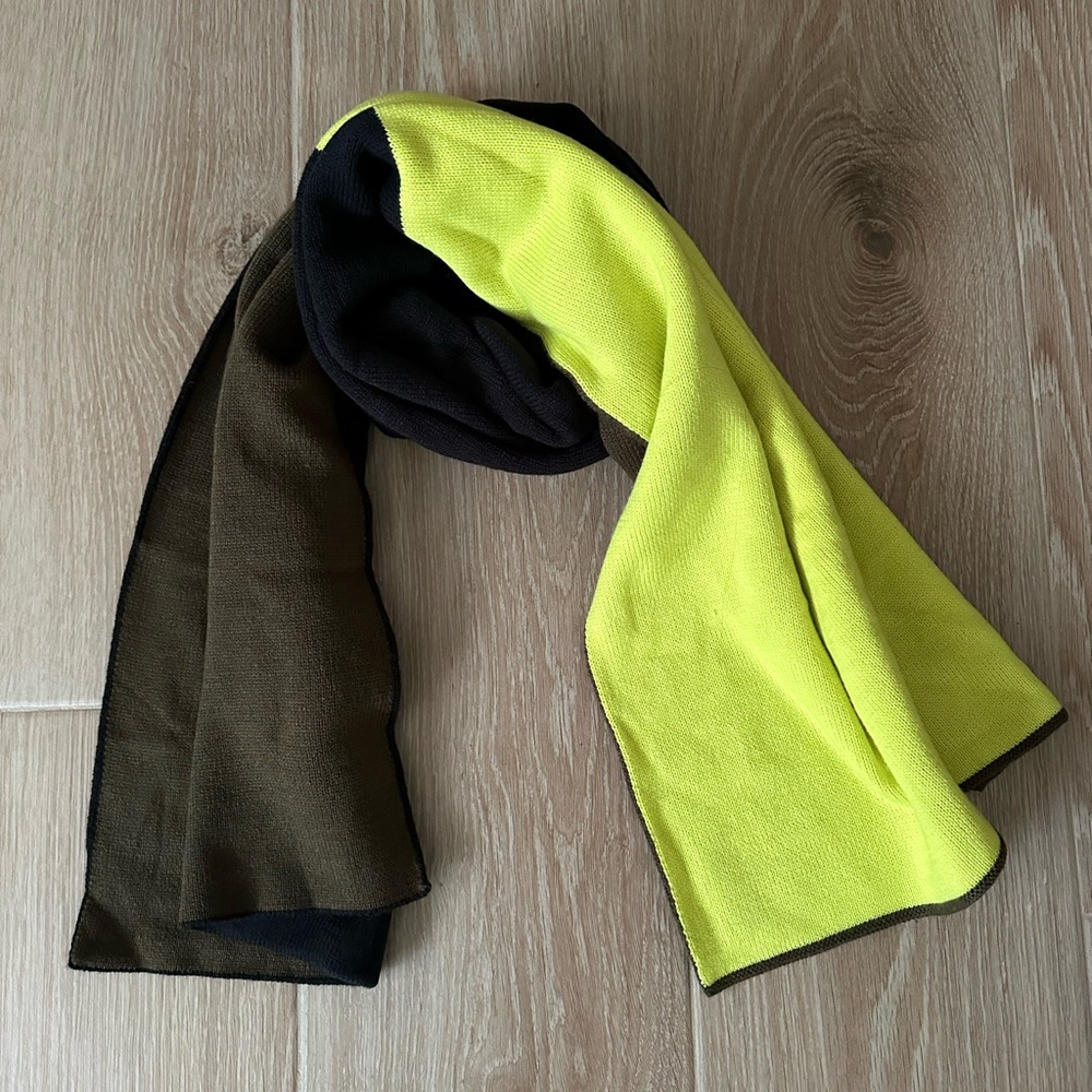 Athleta Extra fine Merino Wool scarf